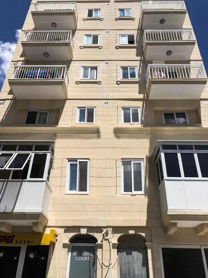 F10 Room 1, Private Double Room With Private Bathroom In Shared Flat Msida Exterior photo
